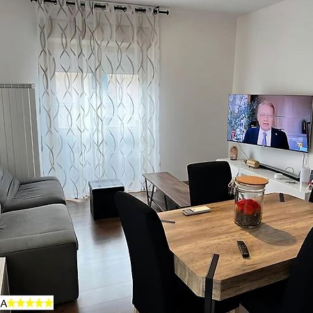 Gorizia Central Luxe Apartment 6 Posti Letto Екстер'єр фото